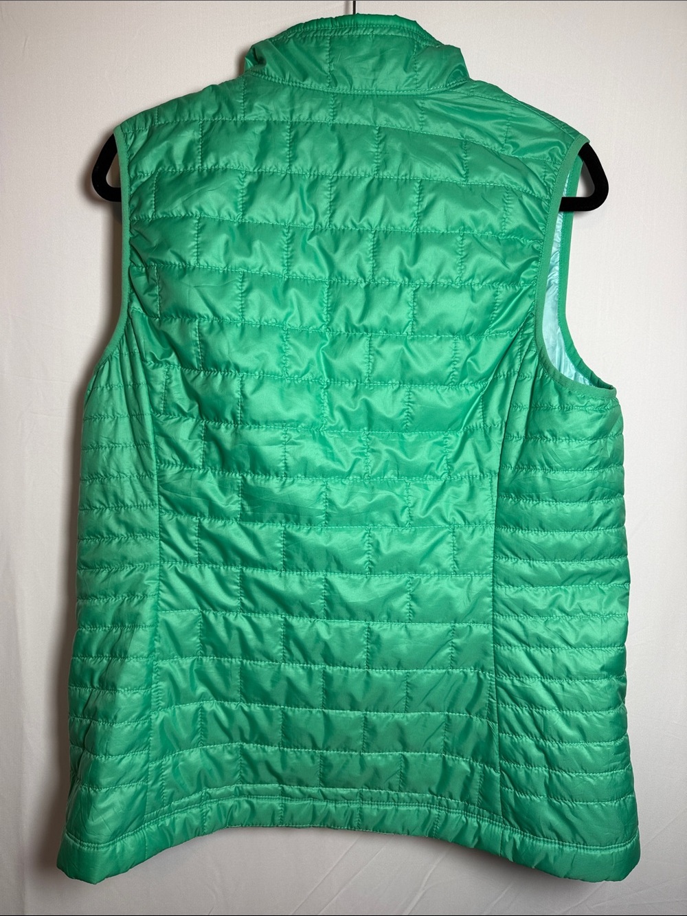 Patagonia Women's Bright Spring Green Quilted Vest; Baby Blue Lining - Picture 2 of 9